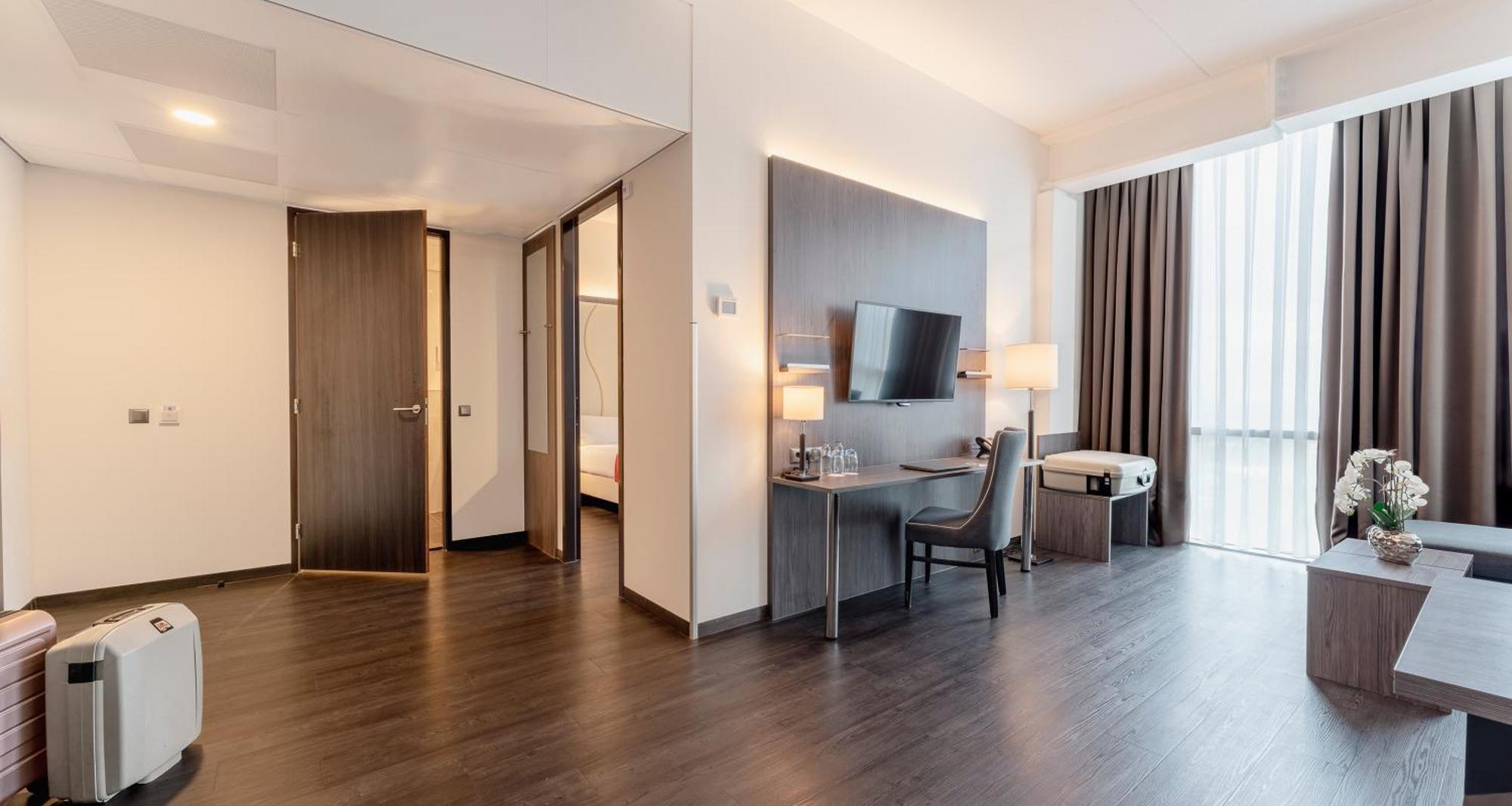 Plaza Premium Almere Bagian luar foto