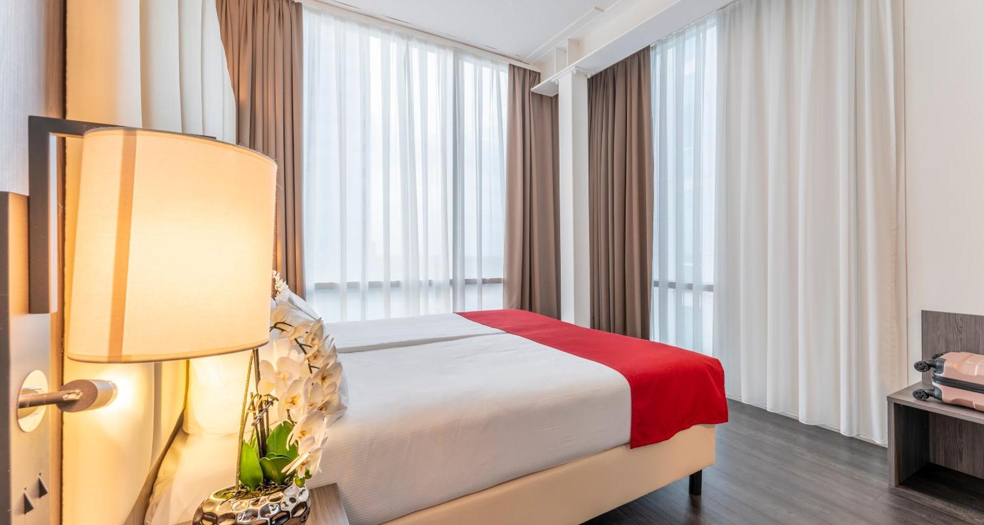 Plaza Premium Almere Bagian luar foto