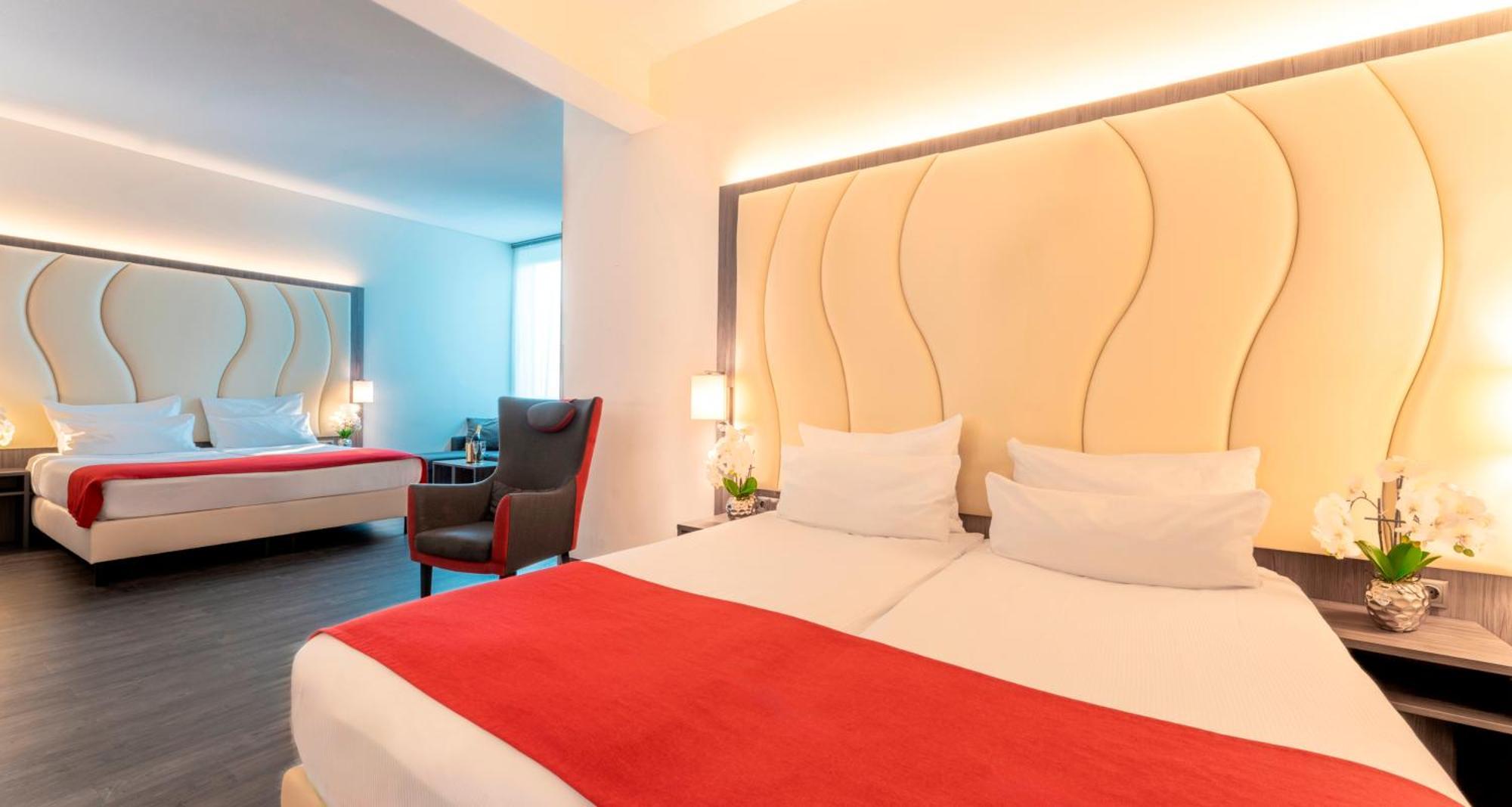 Plaza Premium Almere Bagian luar foto