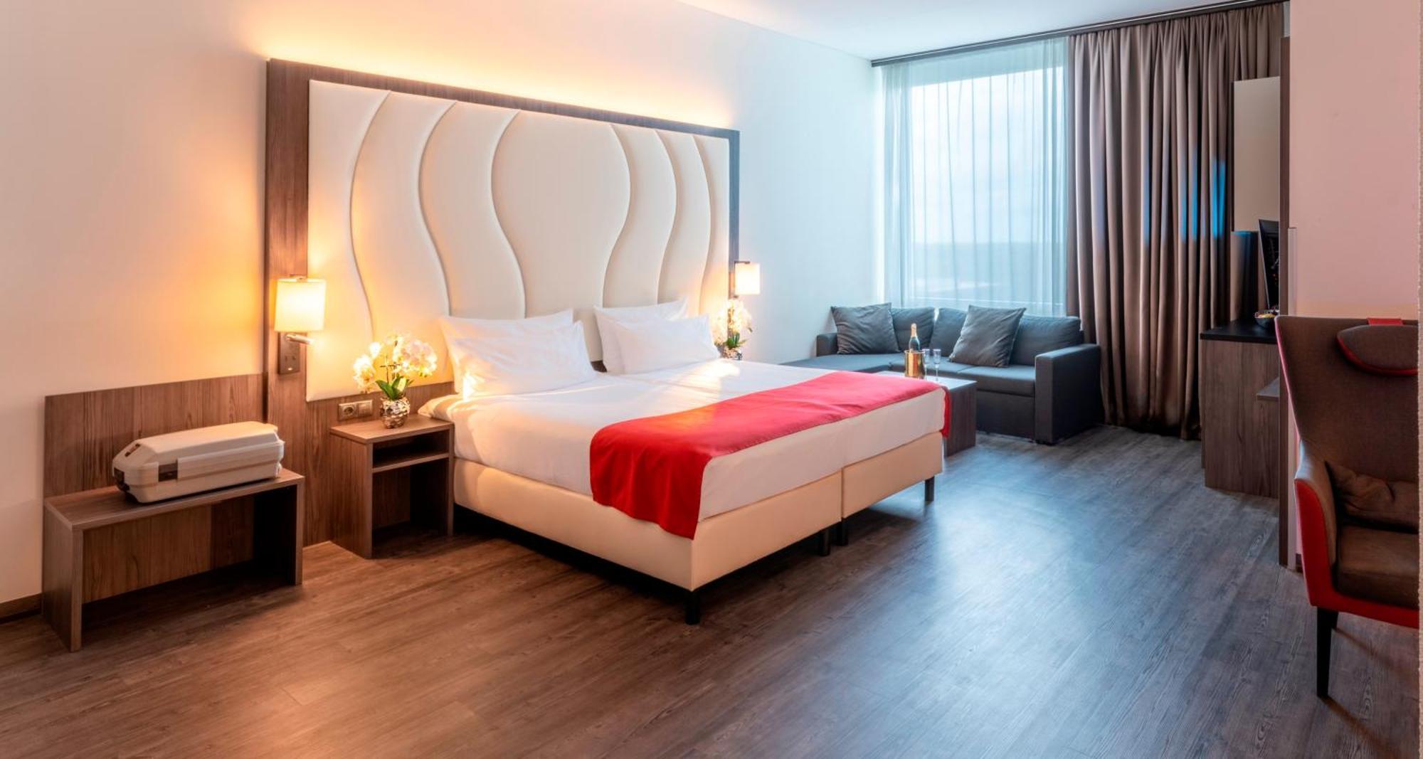 Plaza Premium Almere Bagian luar foto